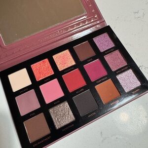 Ace Beaute eyeshadow palette. Beautiful, bold colors!